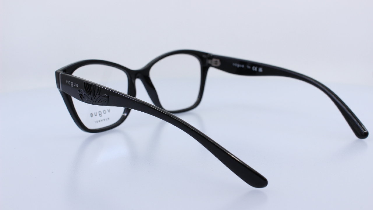 VOGUE - FEKETE - VO5628