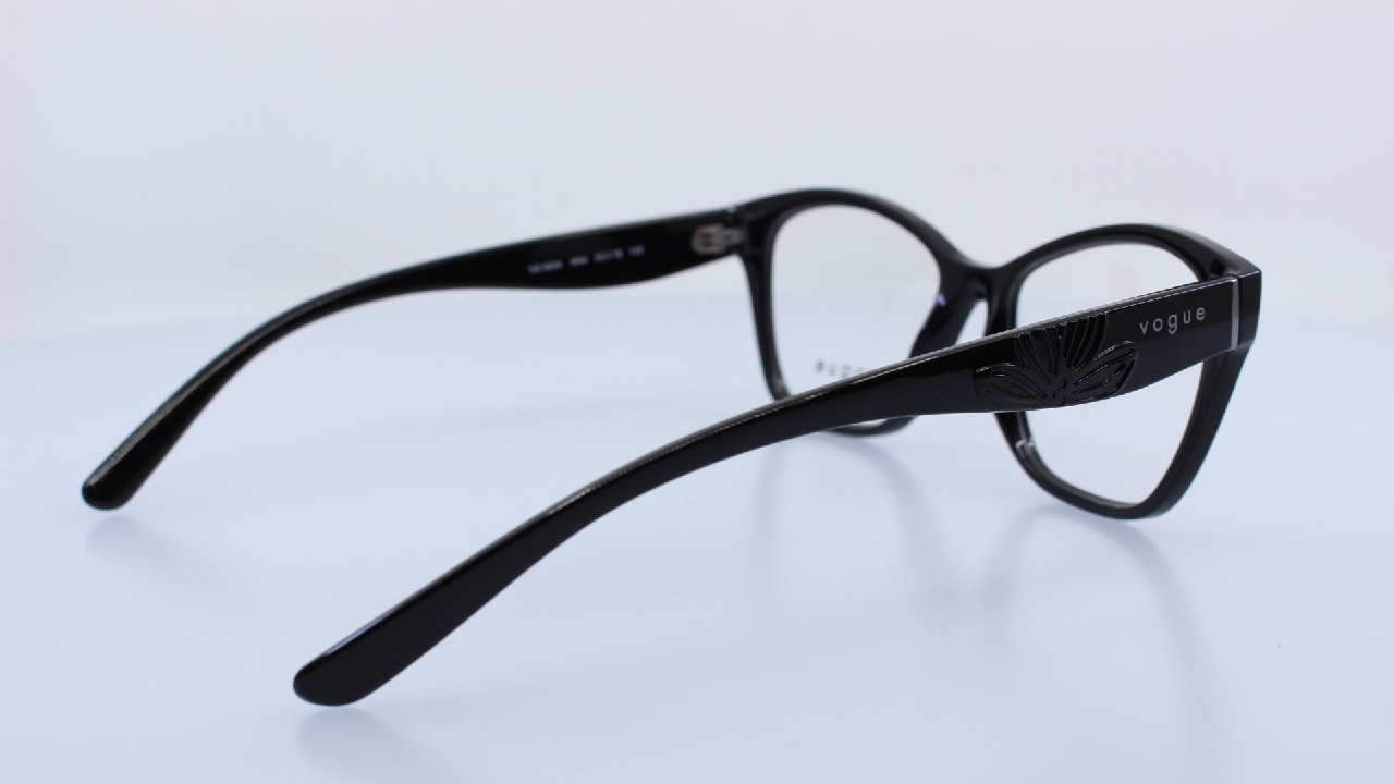 VOGUE - FEKETE - VO5628