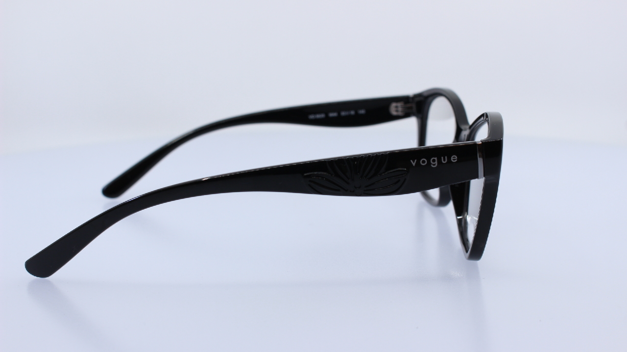 VOGUE - FEKETE - VO5628