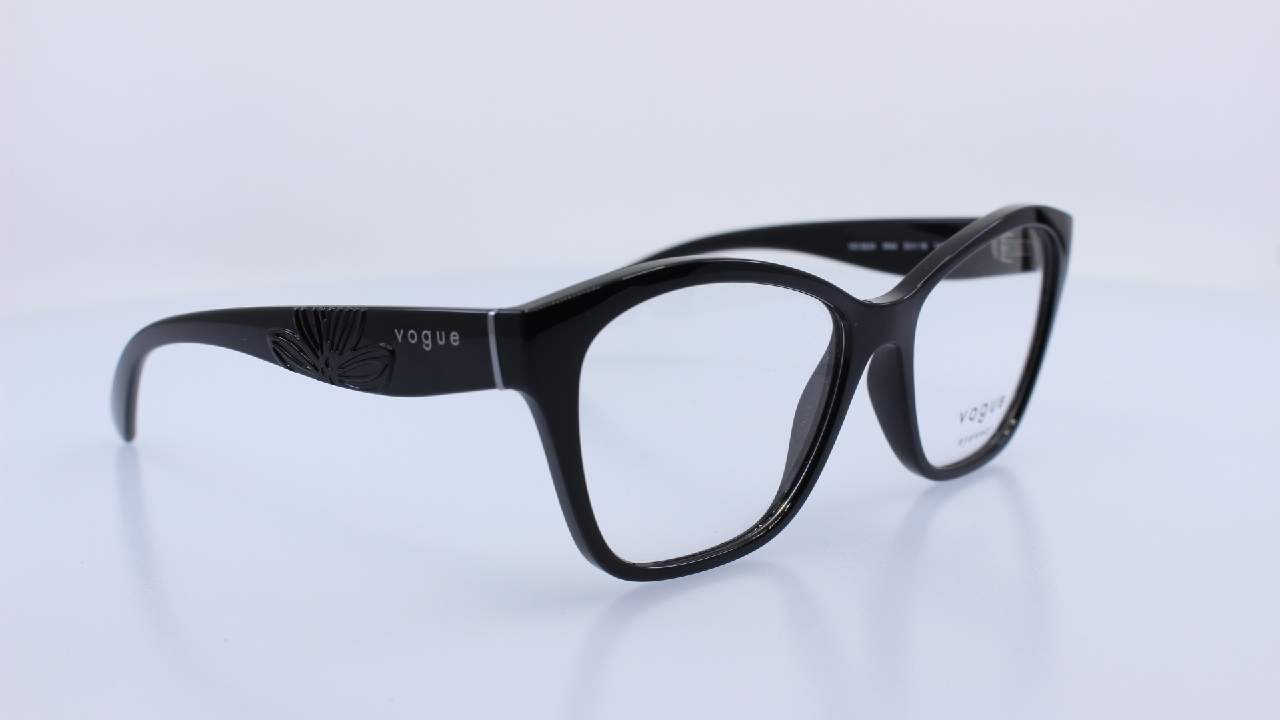 VOGUE - FEKETE - VO5628