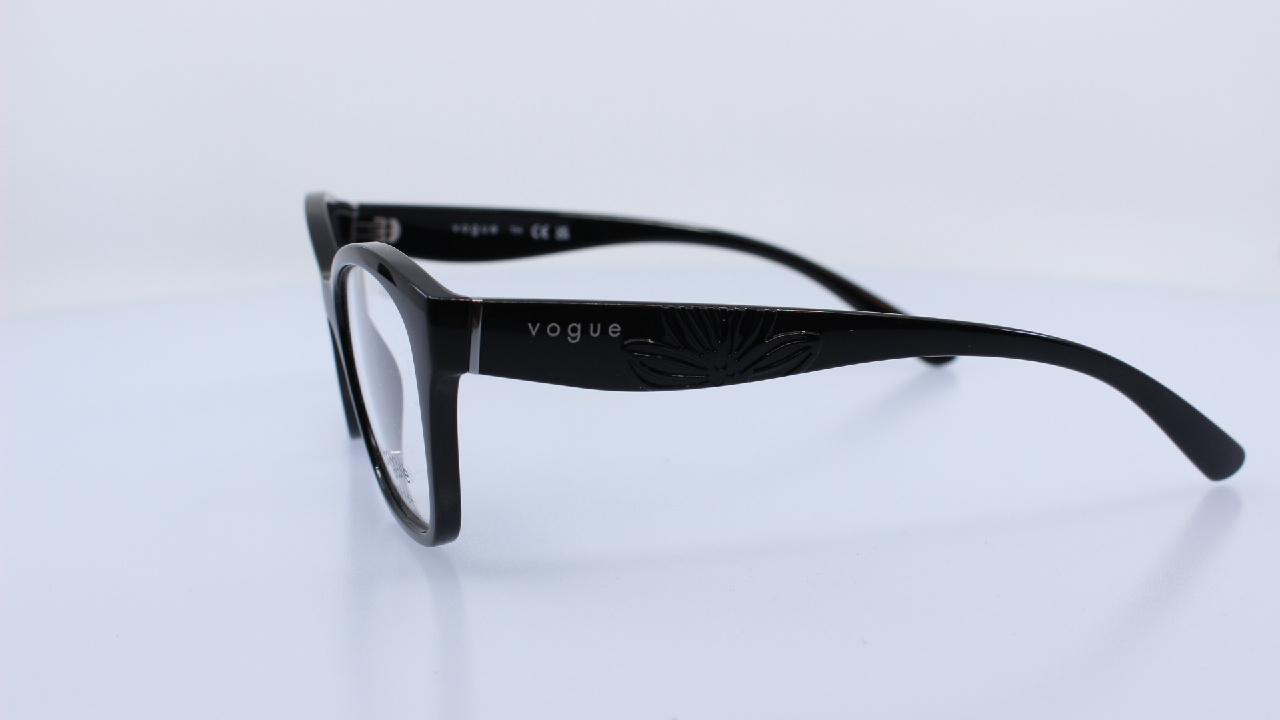 VOGUE - FEKETE - VO5628