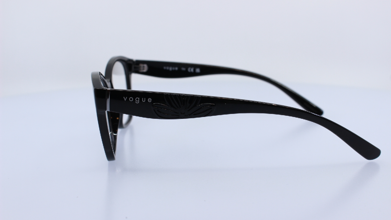 VOGUE - FEKETE - VO5628