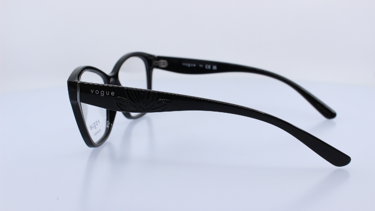 VOGUE - FEKETE - VO5628