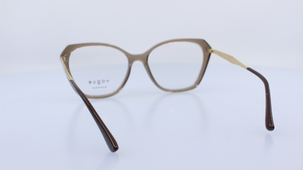 VOGUE - BARNA - VO5522