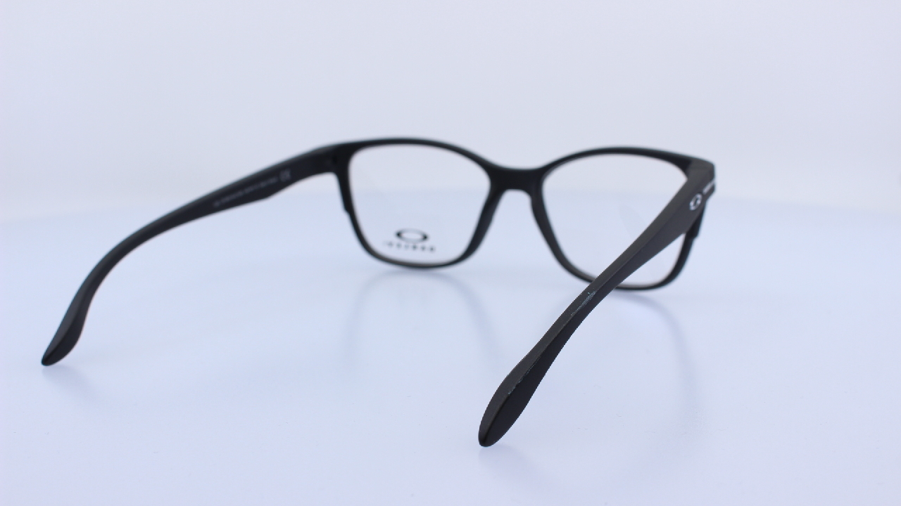 OAKLEY - FEKETE - OY8016