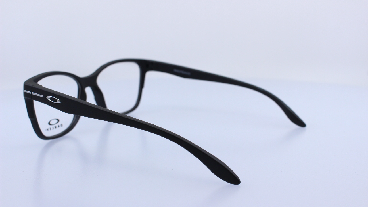 OAKLEY - FEKETE - OY8016